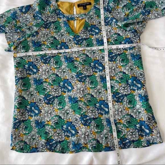 Banana Republic v-neck top with flutter sleeves S - Picture 10 of 10